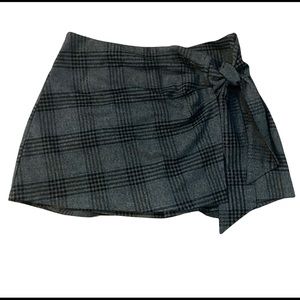 Plaid skort with bow